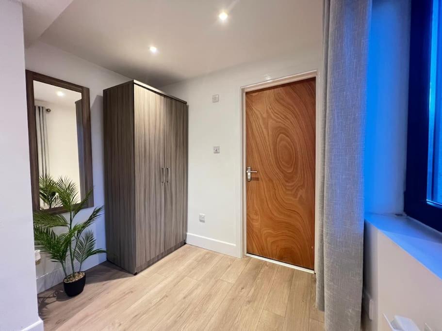 Master Suite In Central Southampton Exterior foto